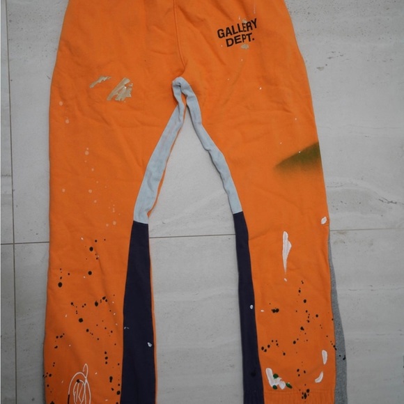 Gallery Depth Sweats - Picture 2 of 3